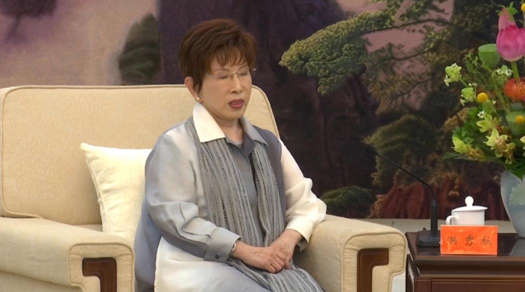 民进党 “纸老虎” 面目暴露！

前来参加阅兵的洪秀柱被预测 “100% 起诉”