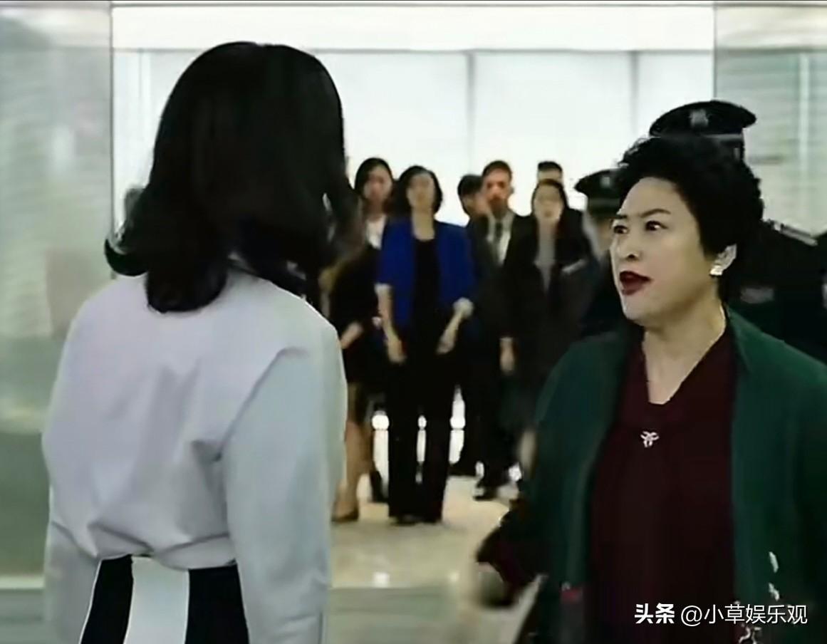 罗子君最狠的不是抢了谁，而是从“怕被抛弃”到主动推开“救世主”，完成了精神断奶。