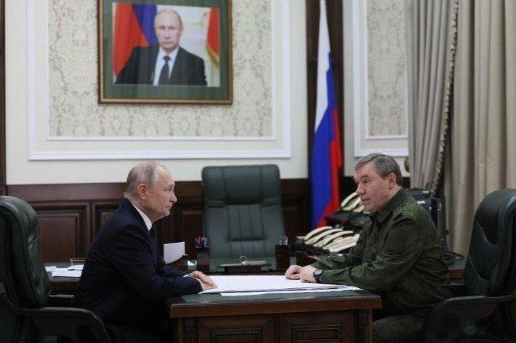 凤凰新闻【普京下达了一个非常重要的命令，要在2026年扩大在乌克兰境内的“缓冲区