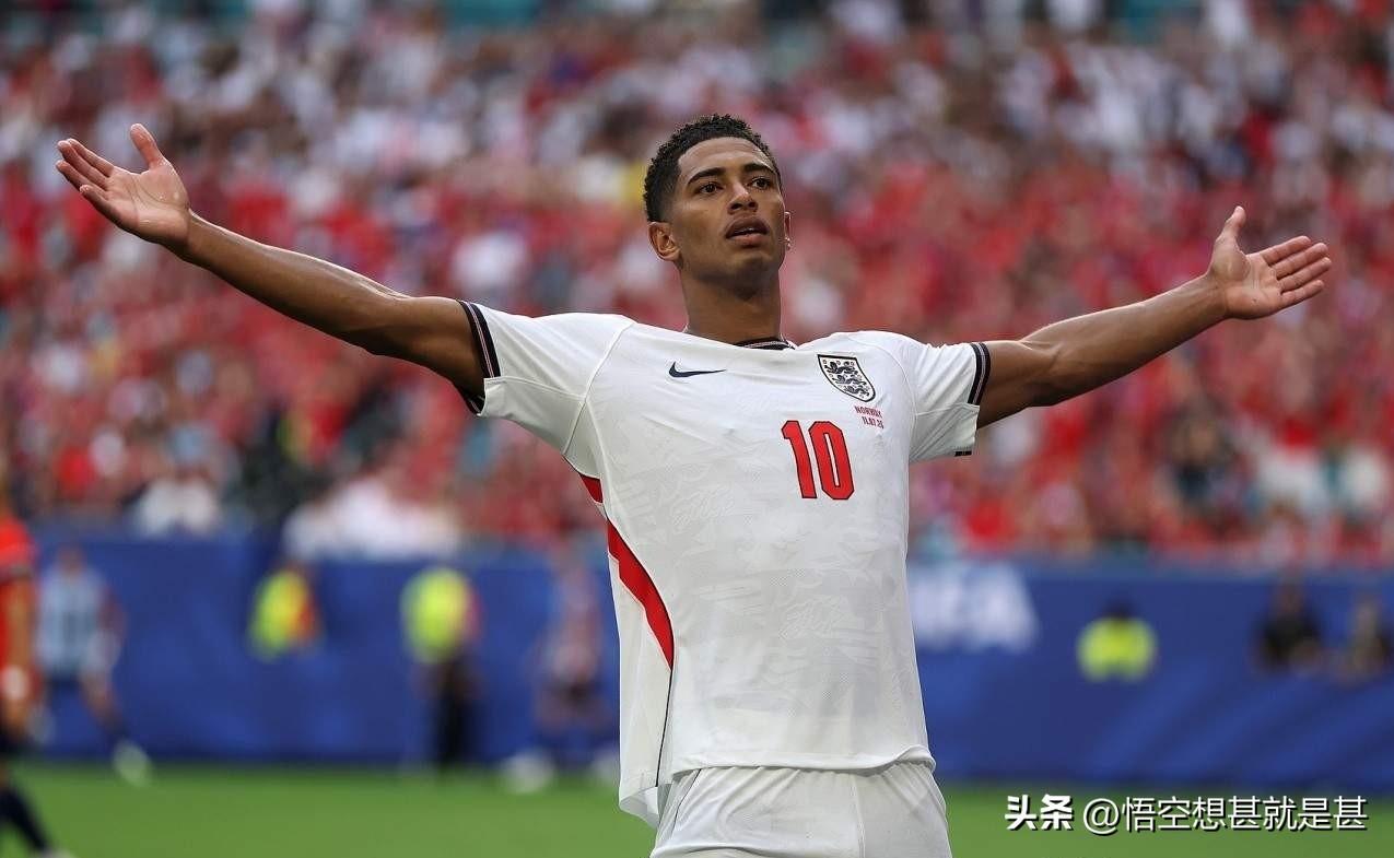 英格兰2-1战胜了挪威，英格兰小将贝林厄姆发挥出色，独中两元，本届世界进球数来到