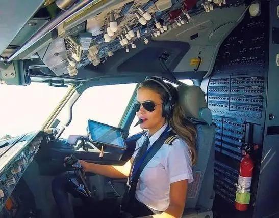 她曾是美国空军C130唯一的女飞行员，曾参加海湾战争立下赫赫战功，然而她在部队不