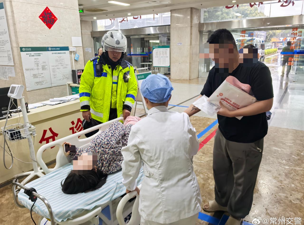 【雨中护航暖民心 7分钟极速护孕就医】3月30日早高峰，新北交管大队三井中队接到