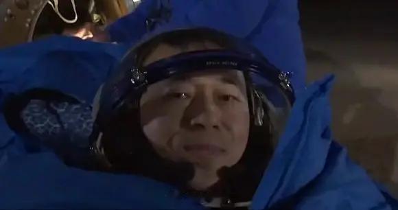 蔡旭哲顺利出舱：期待重返太空家园