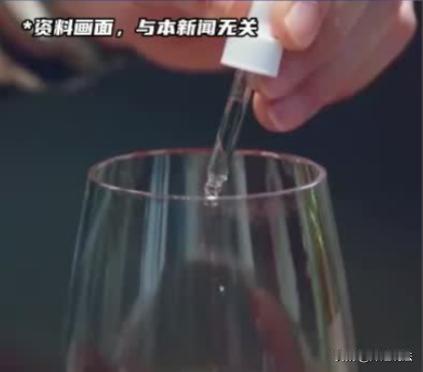 浙江杭州，小伙子跟女友同居后，经常看到女友夜不归宿，时不时的还跟其他有钱的异性搞