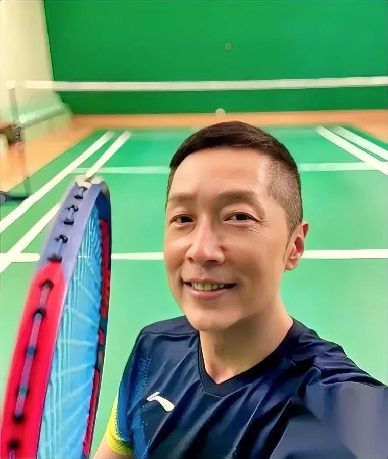 演小玄子的马浚伟

干了件狠事

直接把港股公司股价拉涨200%。

就是陈小春