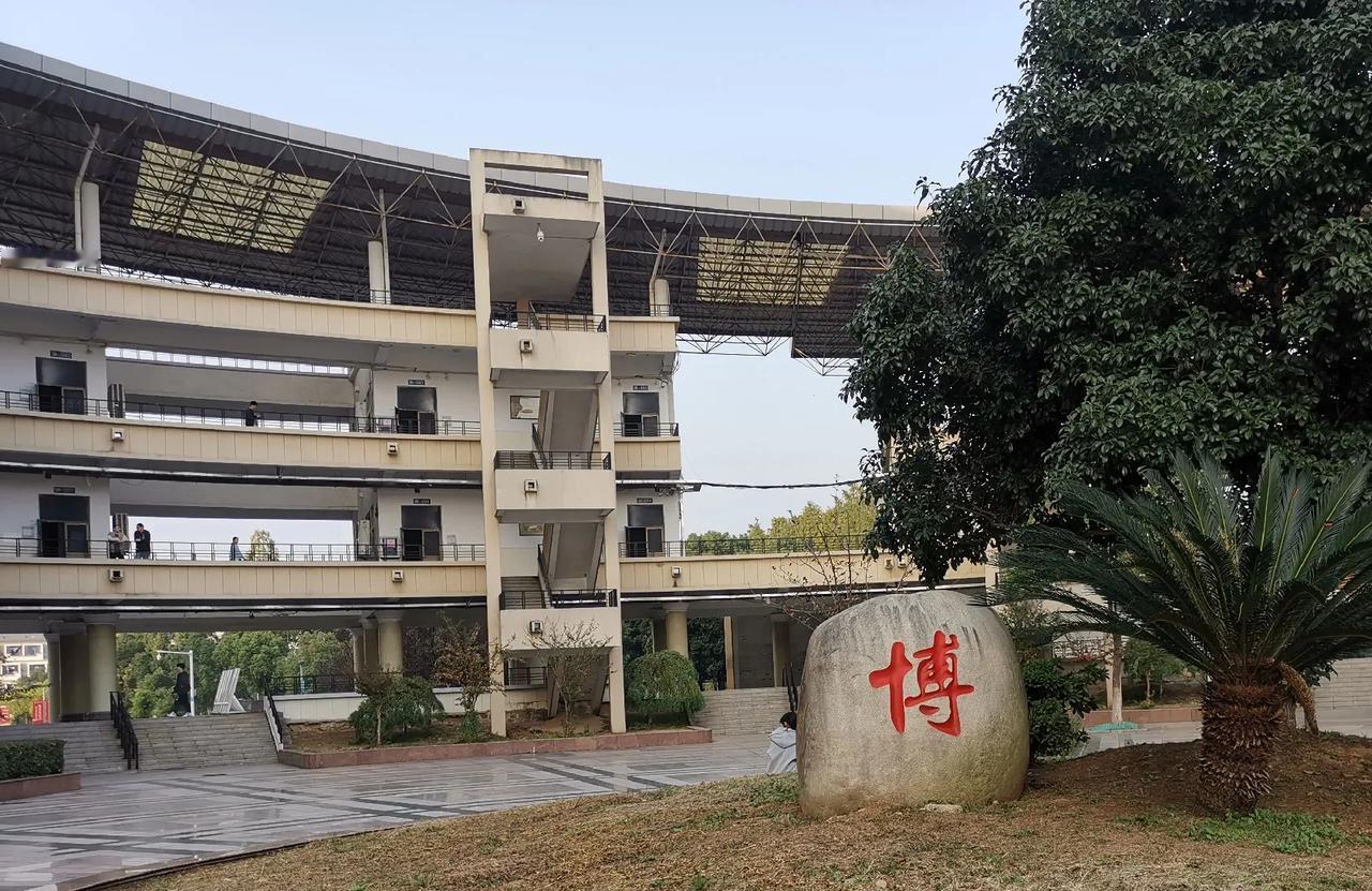 仗义多为屠狗辈
首先不是绝对，“多”。
其次，为啥呢？
朴素的阶级意识。
从哪里