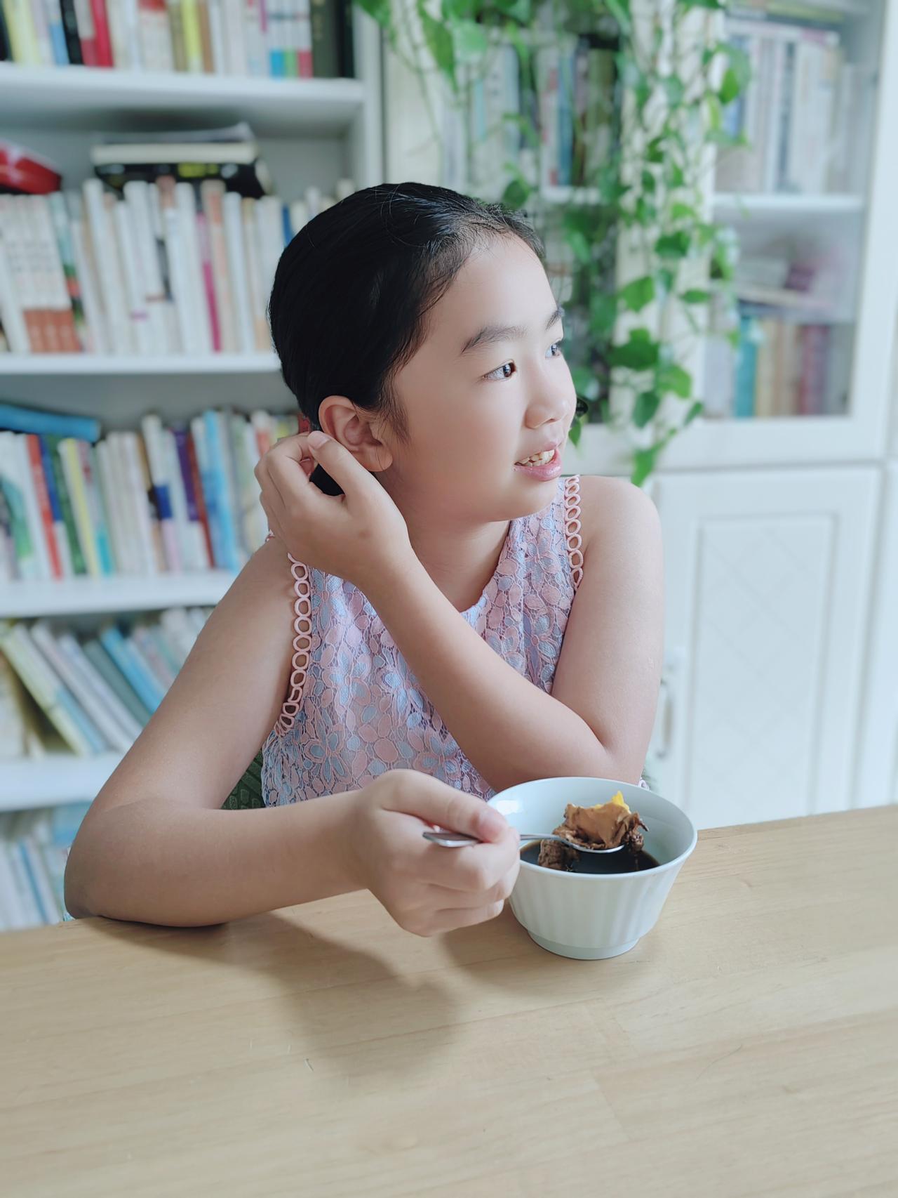 周日上午，父女俩的工作和学习时光。