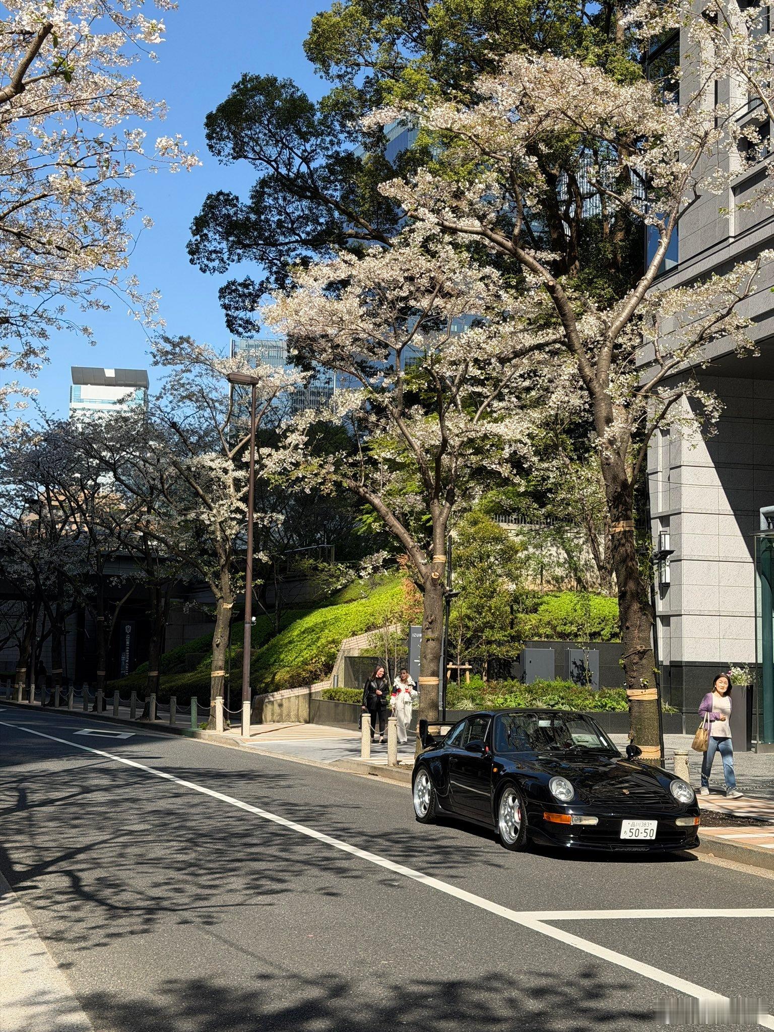 如果我中了1500万，会买什么车？应该会是993。这两年964已经被炒到天花板，