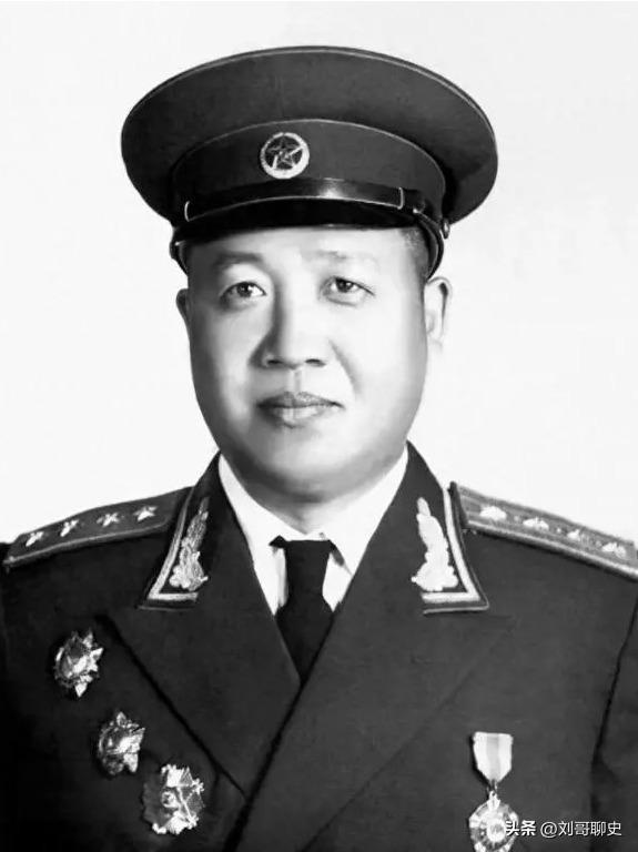 范天恩带两千人消失两天，杨大易接电话蹦出八个字

"你怎么跑那儿去了？"

19