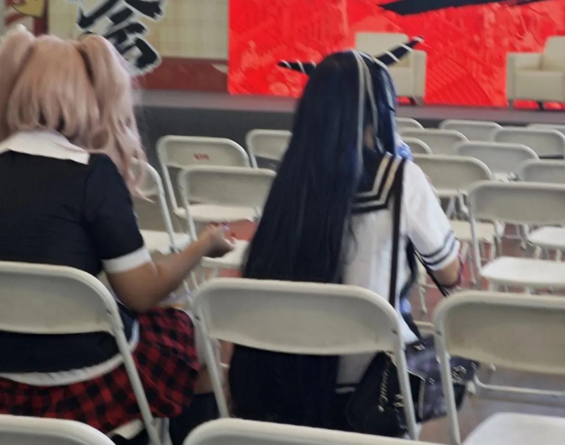 学生打电话举报学校补课，却被雎宁县工作人员一顿怼，还要求背课文。
学生说，他上课