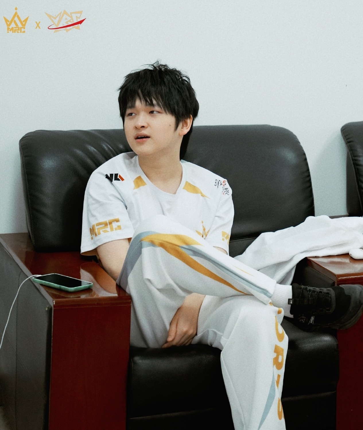 很有安全意识的一个女孩子吧。 