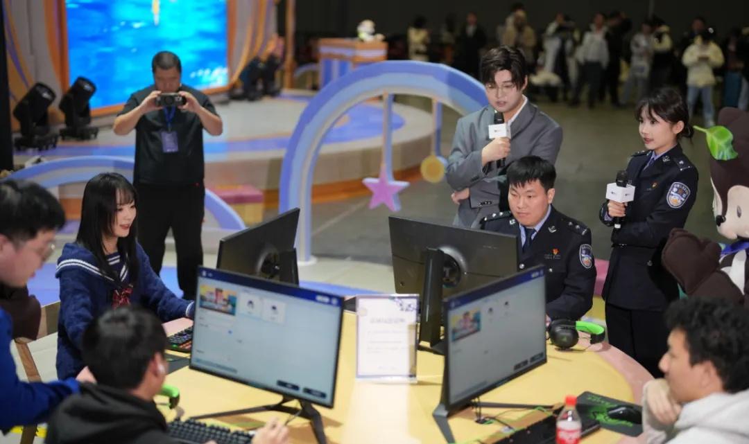 【徐汇公安携手米哈游共创“游戏+反诈”新体验】在第六个中国人民警察节来临之际，上