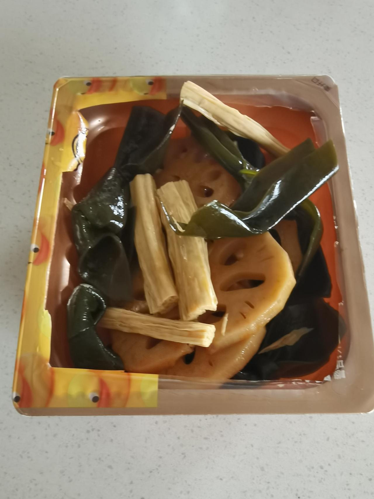 购物有拼多多，出行有拼车，今天我给自己弄了个“拼菜”。

冰箱里还剩一点点包心菜