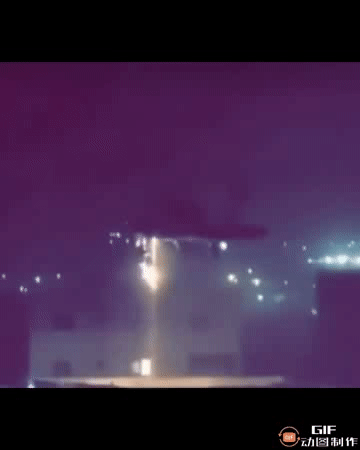 以色列海军沙耶耶特13部队的特种兵在夜间从直升机上绳降至约旦河西岸南部，视频拍摄