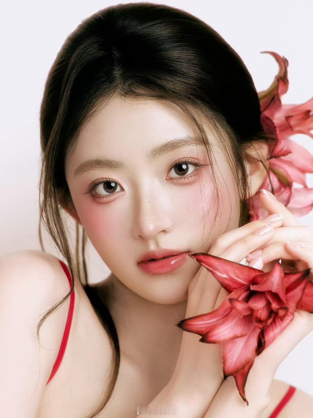 杨雨潼我的漂亮小众女星 一眼心动的宝藏女演员杨雨潼！中戏科班出身，塑造过诸多经典