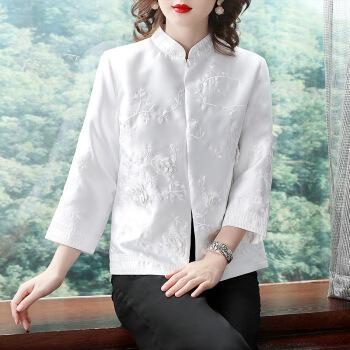 我老公五十七岁，头发乌黑，面相年轻，跟四十多岁似的，其实我知道他头发不白的诀窍，