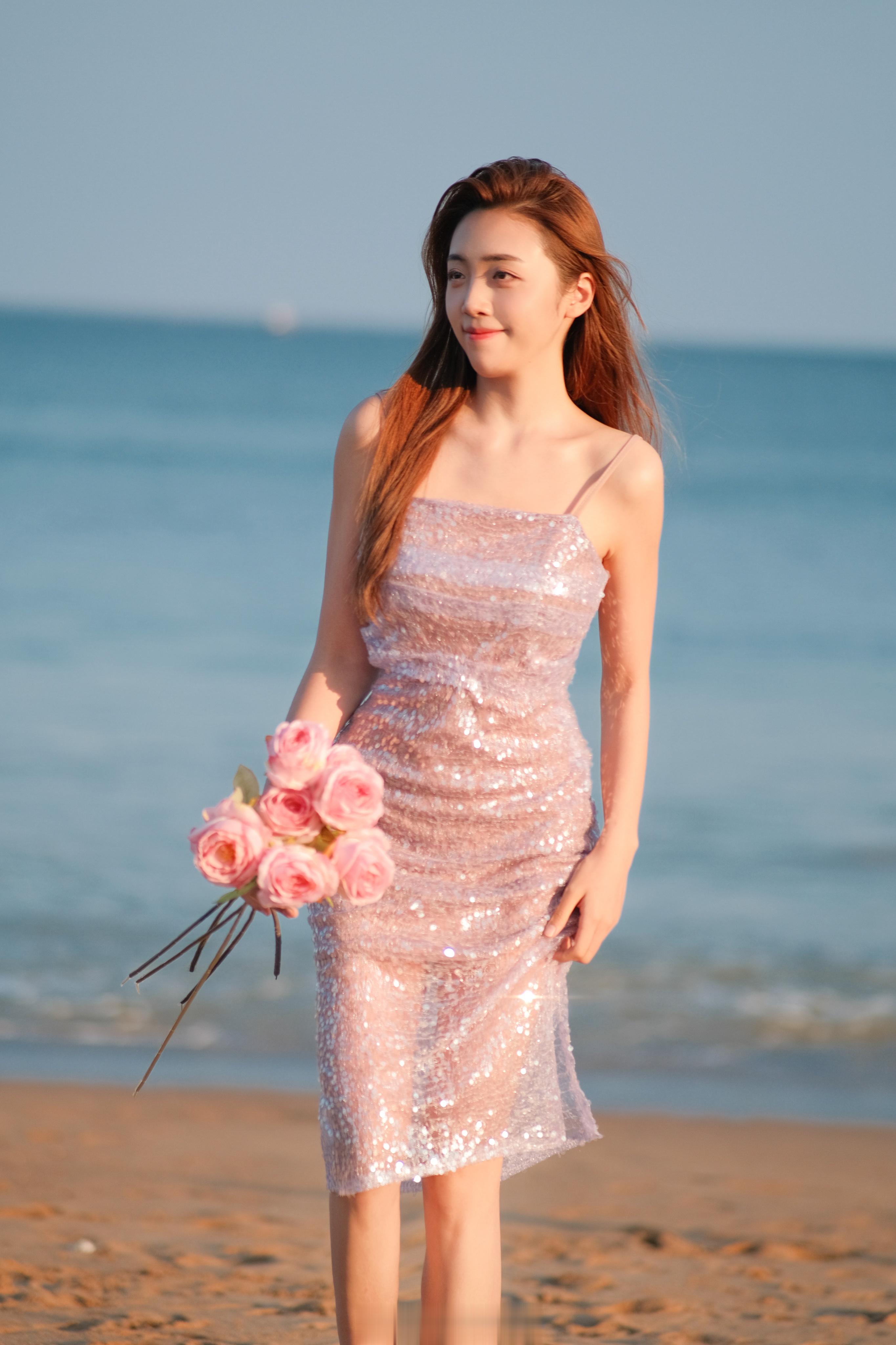 来大连总要感受海边落日的浪漫吧#大连旅拍[超话]##大连约拍[超话]#  ​​​