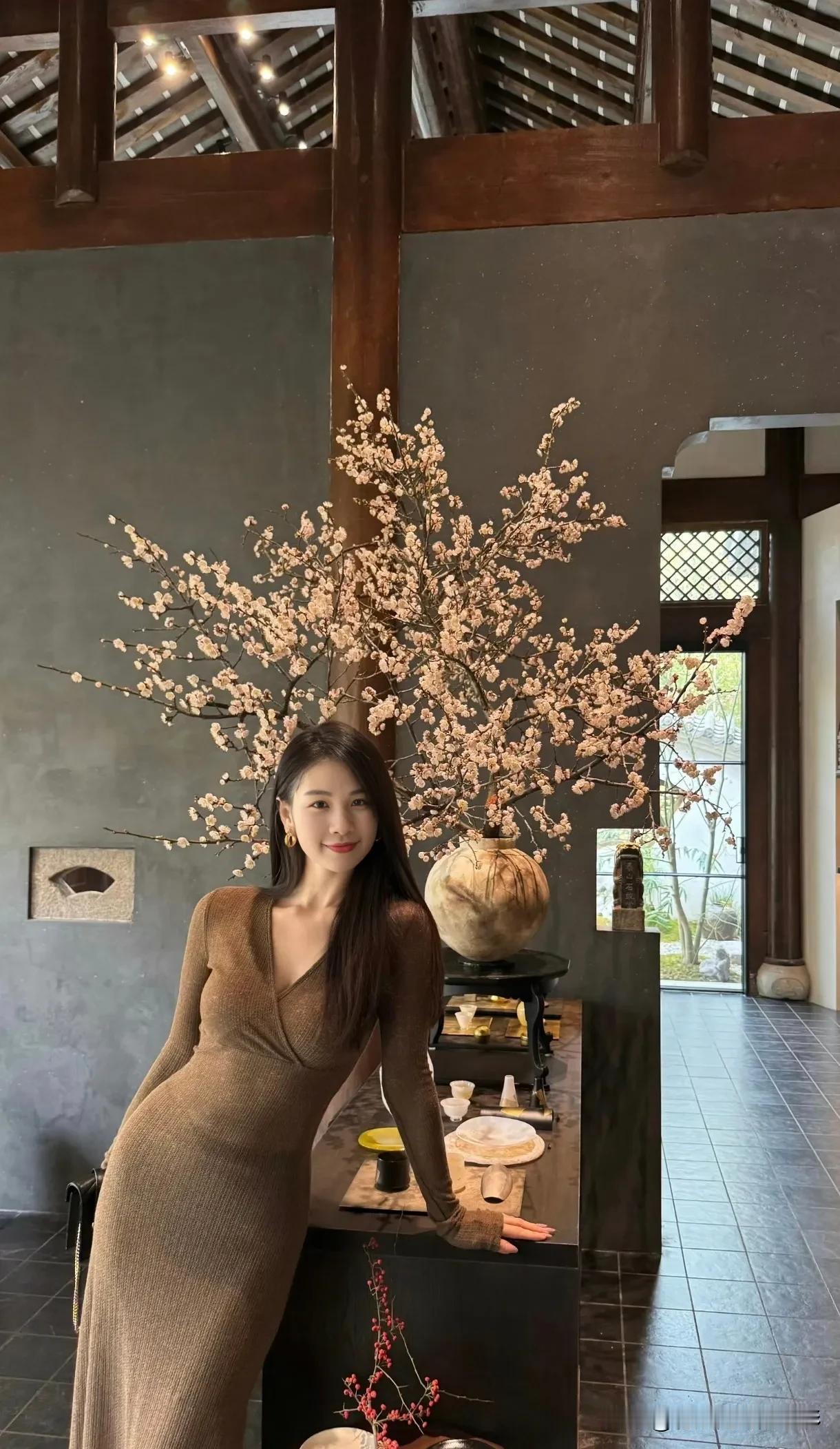 在茶空间躲半日清闲
躲开外面春末的燥热，躲进这一方安安静静的空间里。今天特意换了