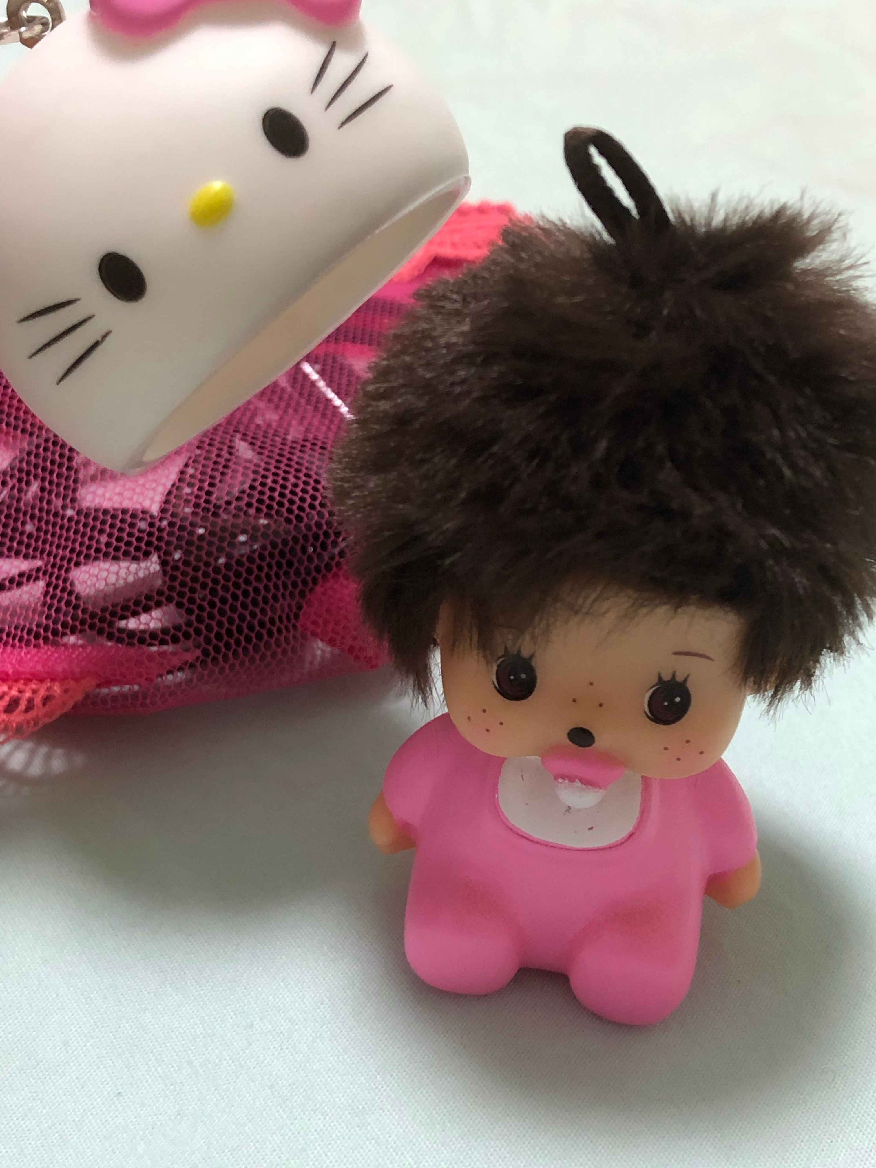 我靠 刚刚突然发现蒙奇奇的Kitty帽子可以摘下来更可爱了啊！！！！！！！！ 