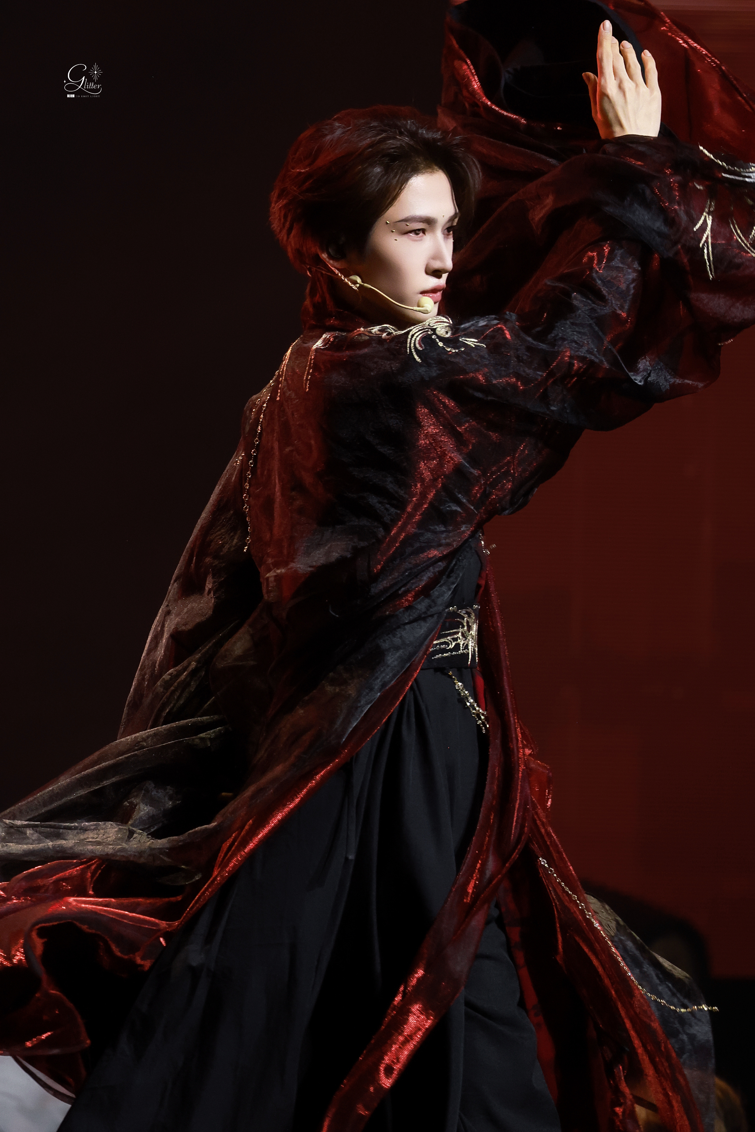 红黑真的很魅啊我说。。。 