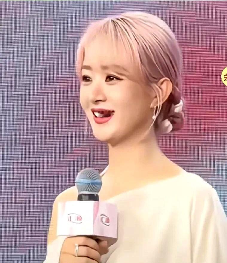 赵丽颖删博真相终于浮出水面！

吃瓜群众都猜错了，根本不是因为怼网友，而是和新剧