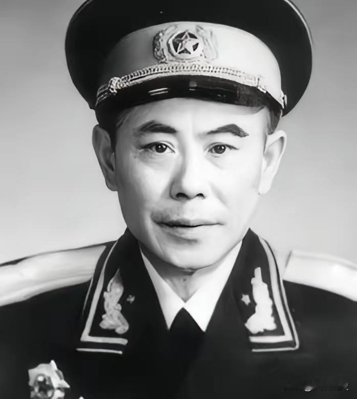 1980年，江苏省军区副司令去上海看病，在一家食堂吃饭。服务员看副司令穿着破衣服