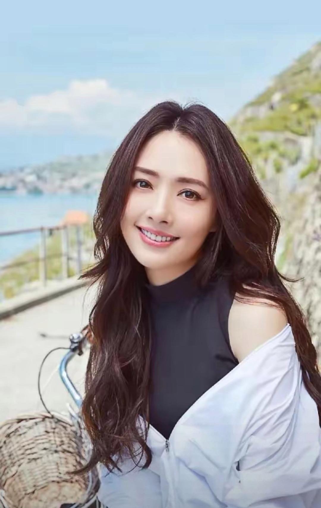 郭碧婷颜值太能打，一直维持巅峰状态～ ​​​