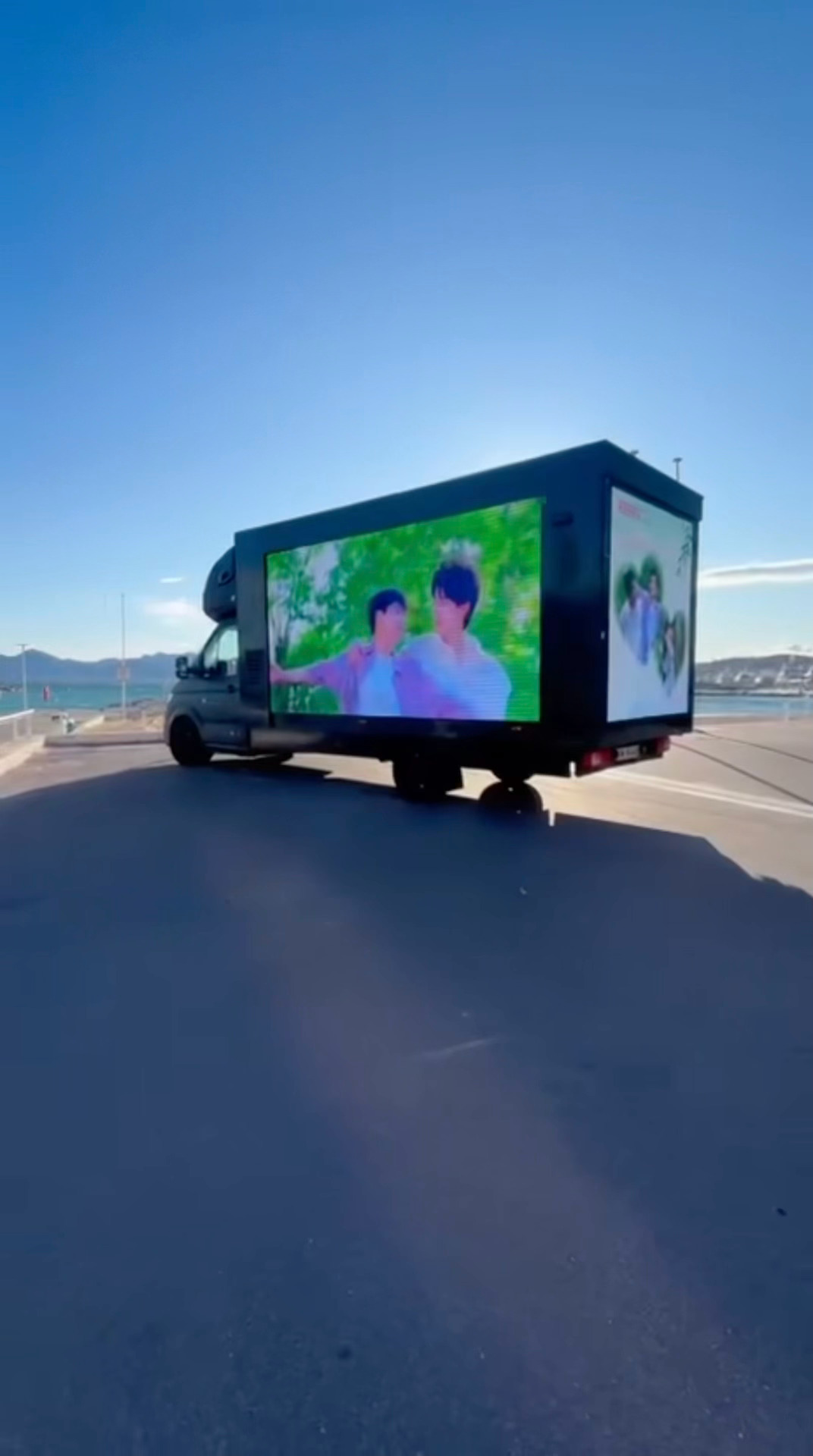海是倒过来的天就这样在法兰西的海边自由亲吻吧直到世界尽头 
