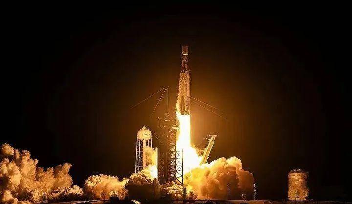 SpaceX公司在7月29日使用猎鹰火箭将迄今为止全球最大的通讯卫星“木星3号”