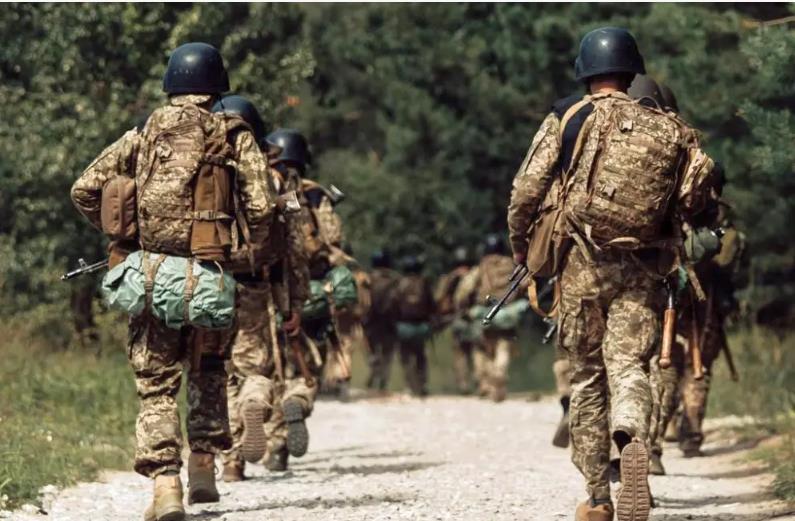 乌克兰安全局学院将学员派往前线突击部队
   为试图解决乌军兵力短缺问题，乌克兰