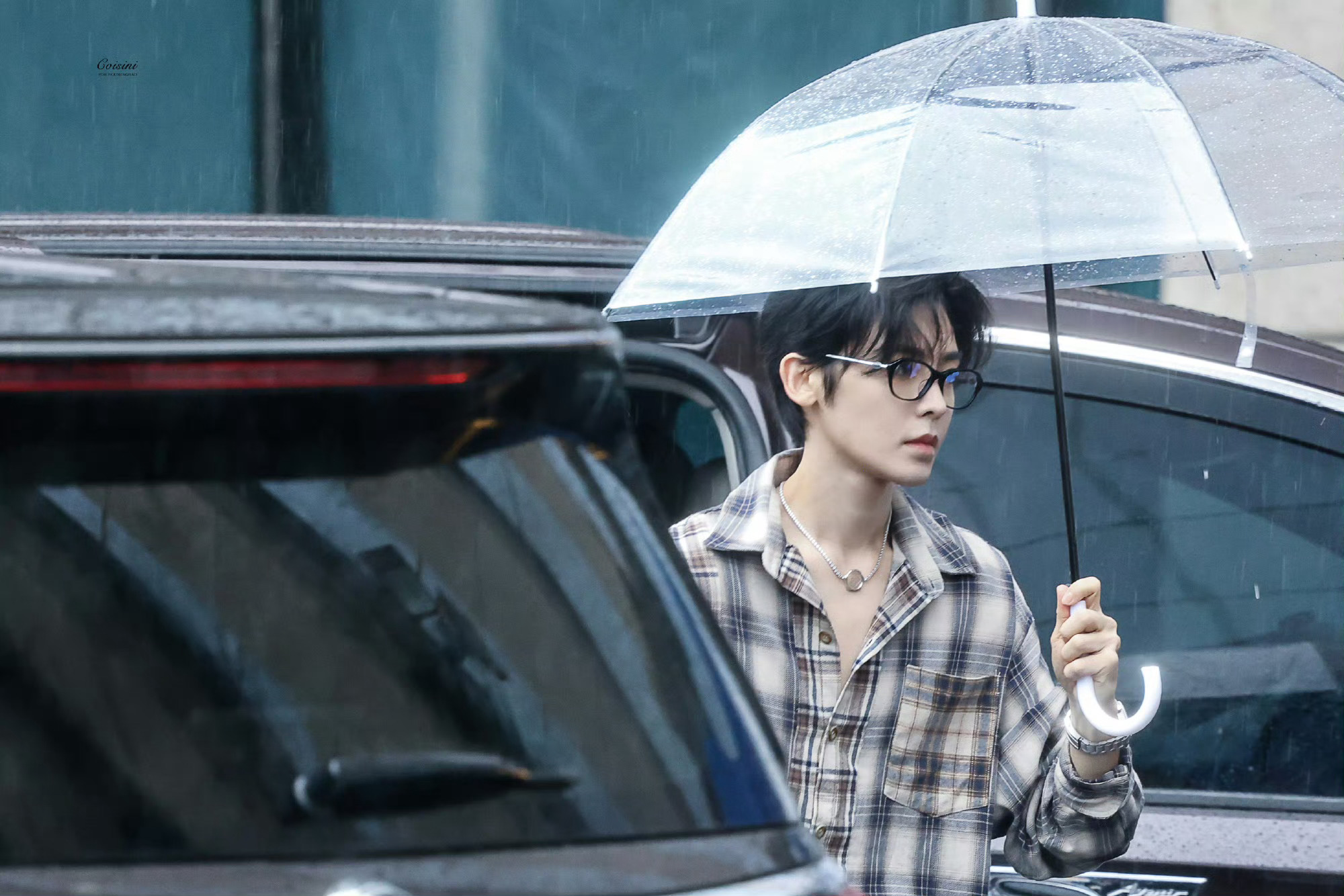 ◎考古｜雨中少年很有氛围了侯明昊属于我们的巡回演唱会