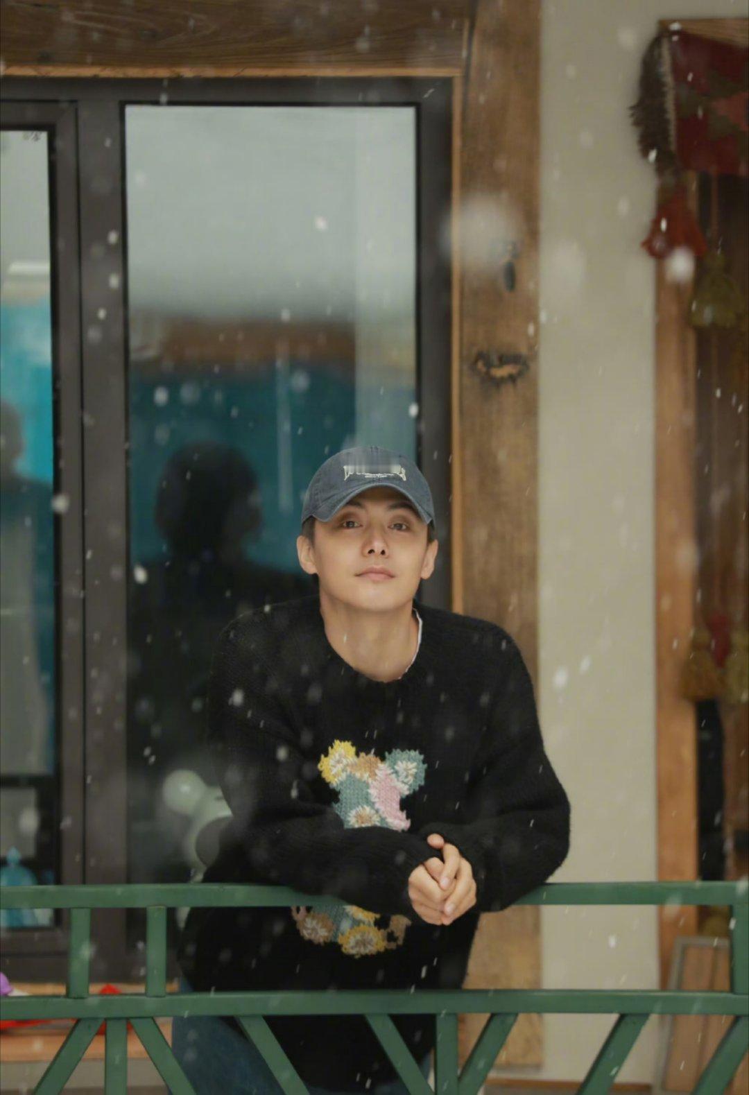 马天宇也看到大雪啦，冷不冷呀，穿那么少