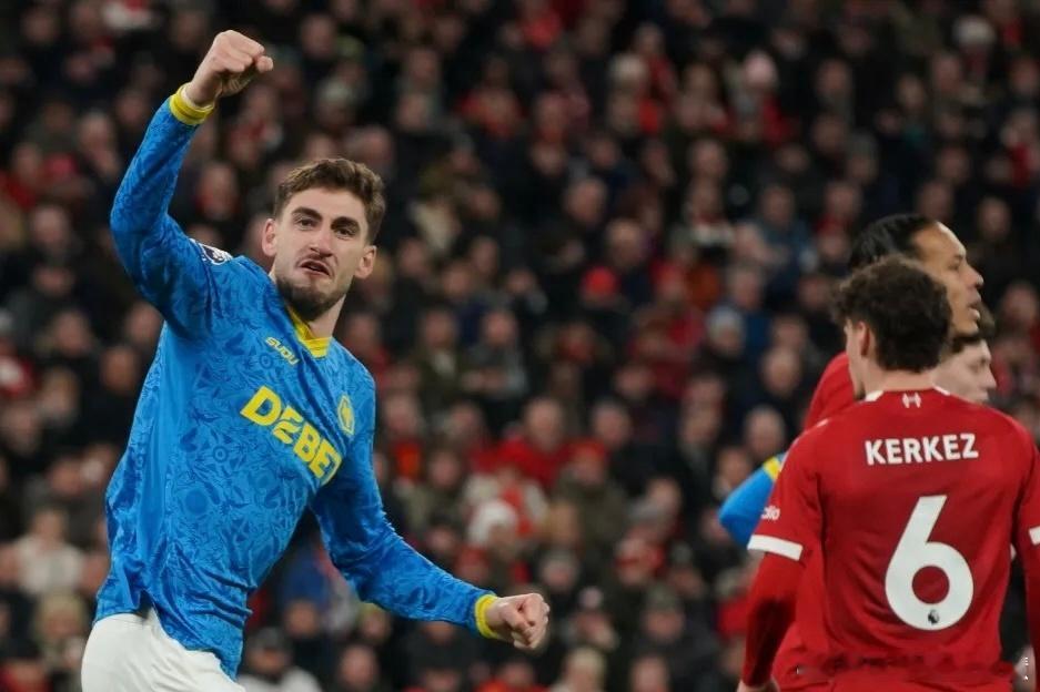 北京时间12月31日4:15，曼联将坐镇老特拉福德，迎来与狼队的英超对决。 目前