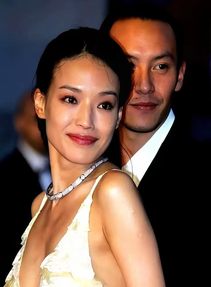 骗了所有人整整9年。
大家都以为舒淇是为了美貌、为了事业才选择丁克，结果人家在节