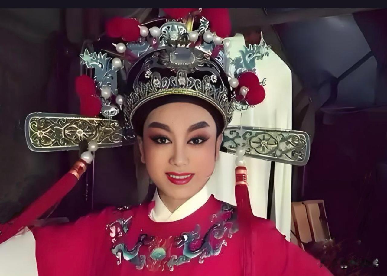 越剧小生中武生很少，早期越剧四大名生中有“竺素娥”，她是王文娟的表姐，是女子越剧