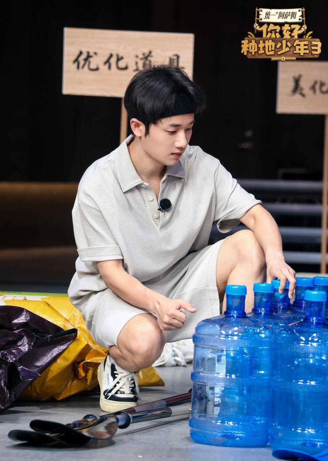 这个王多多像个小孩小何好少年好明媚时长给我拉满好吗 上周的太短了期待十个勤天！十