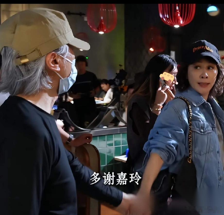 终于知道周星驰为啥不结婚了！ 不是因为忘不了朱茵， 而是他都 64 岁了，刘嘉玲