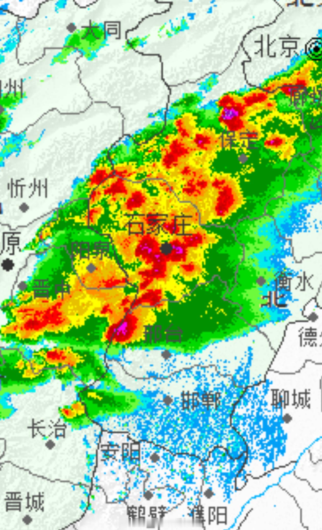 强对流天气 石家庄目前对流很强，不仅有雷雨大风，而且局地还在下冰雹，要高度警惕，