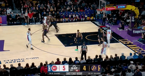 快攻闪电！詹姆斯41岁首分来了！

今天主场对阵活塞队是詹姆斯年满41周岁的首场