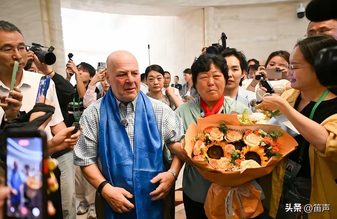 算了下当年塞考斯捐的5000美元值多少钱，1999年1美元大概能兑换8块多人民币