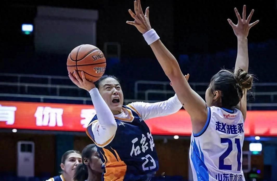 WCBA常规赛第4日，新疆女篮73-66击败北京，武桐桐14分10助攻贡献两双。