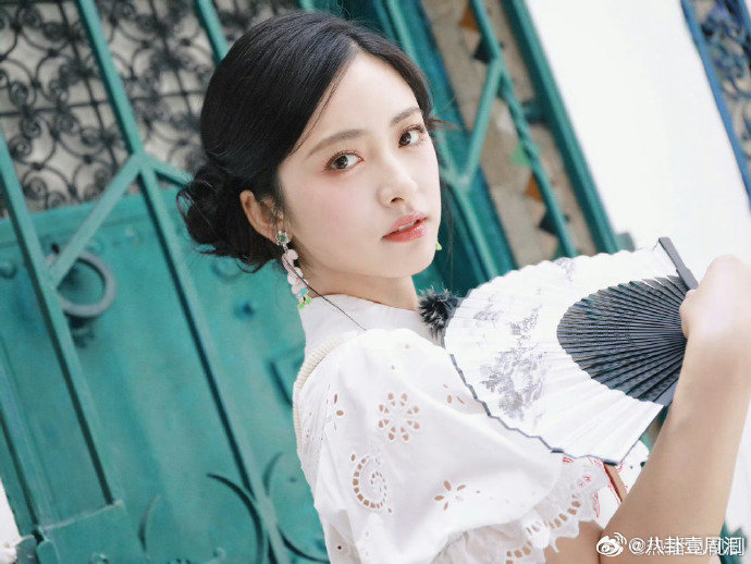 沈月[超话]沈月小嘴一嘟就是包中餐厅中餐厅名场面看沈月学包粽子忍不住为她鼓掌！从