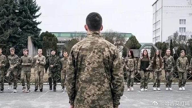 凤凰新闻【俄专家：普京看穿了泽连斯基，给他设下了进退两难的陷阱】俄乌冲突打到现在