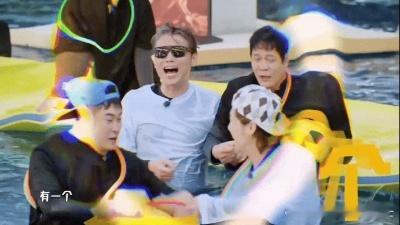 谁来听听李乃文的诉求李乃文无助的老人 乃文拿到圈被范志毅偷，收到圈被大家逼退。一