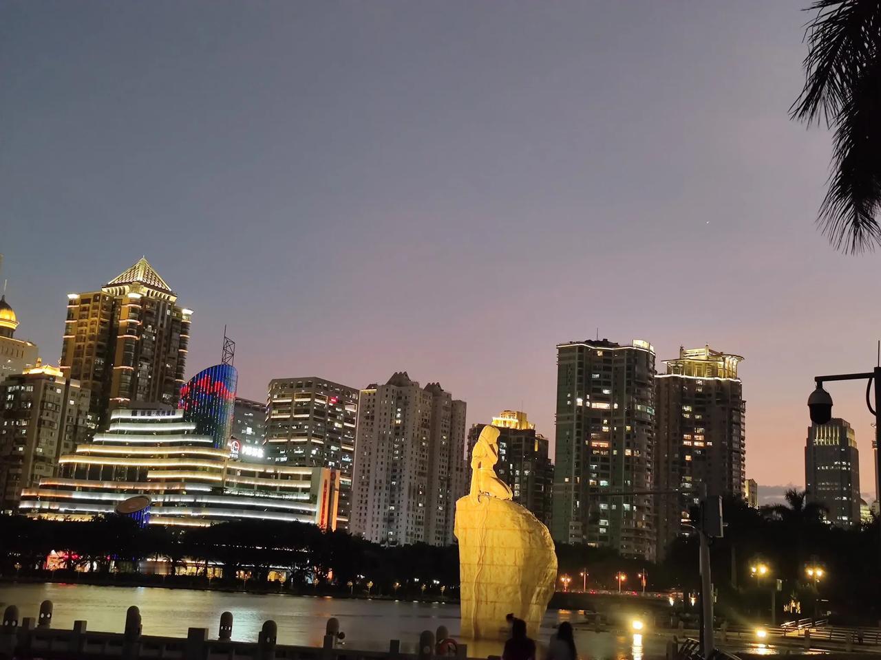 #分享一张你喜欢的夜景照片#你好，厦门。我们从东北来的，感受你的温暖之夜。