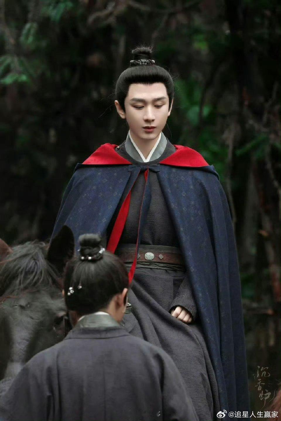 成毅《两京十五日》粉丝杀青应援21个9米空飘气球和777个手摇旗！预祝杀青大吉 