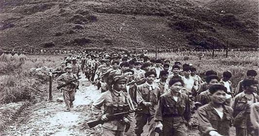 志愿军被俘最高将领吴成德，回国后被开除党籍军籍，生活艰苦。1996年，吴成德将军