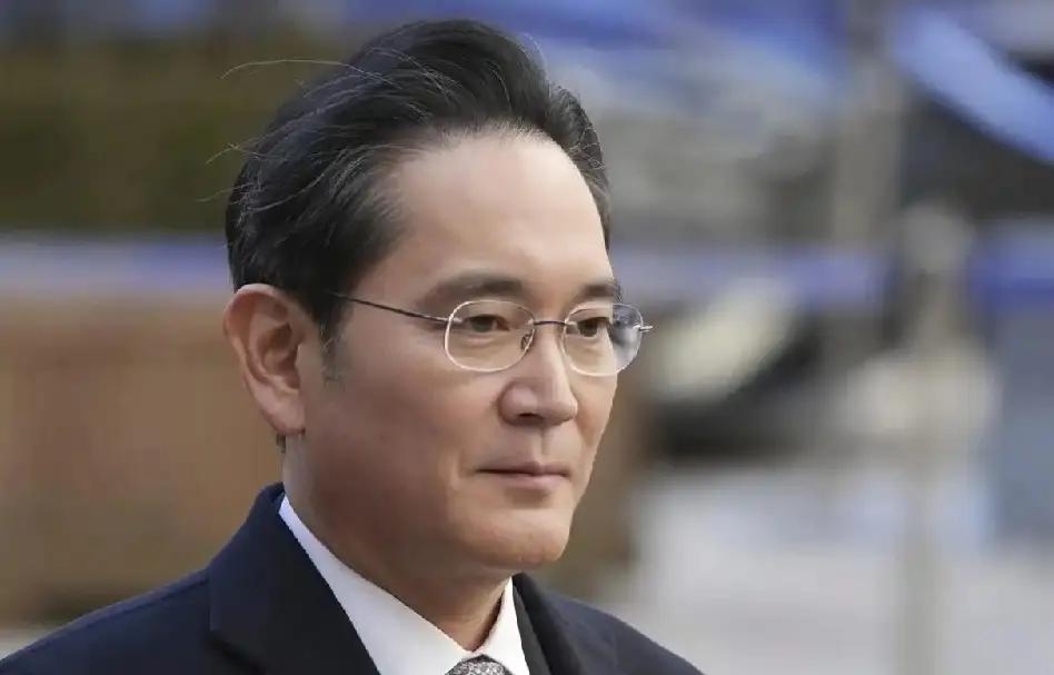 三星退出中国，网上竟然出现了一大批孝子贤孙蹦出来哭丧。
明明只是一场单纯的商业行