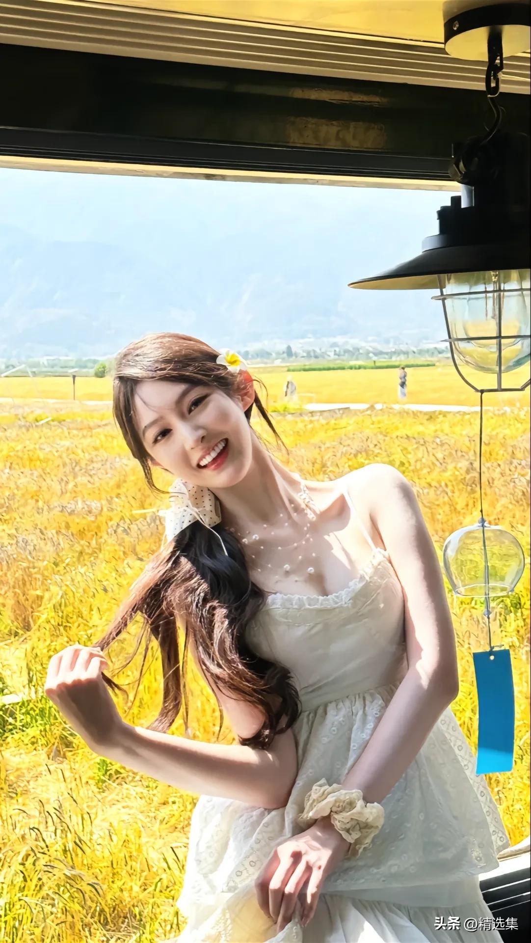 阳光下的田园少女，笑靥如花，美不胜收！🌻💐🌸