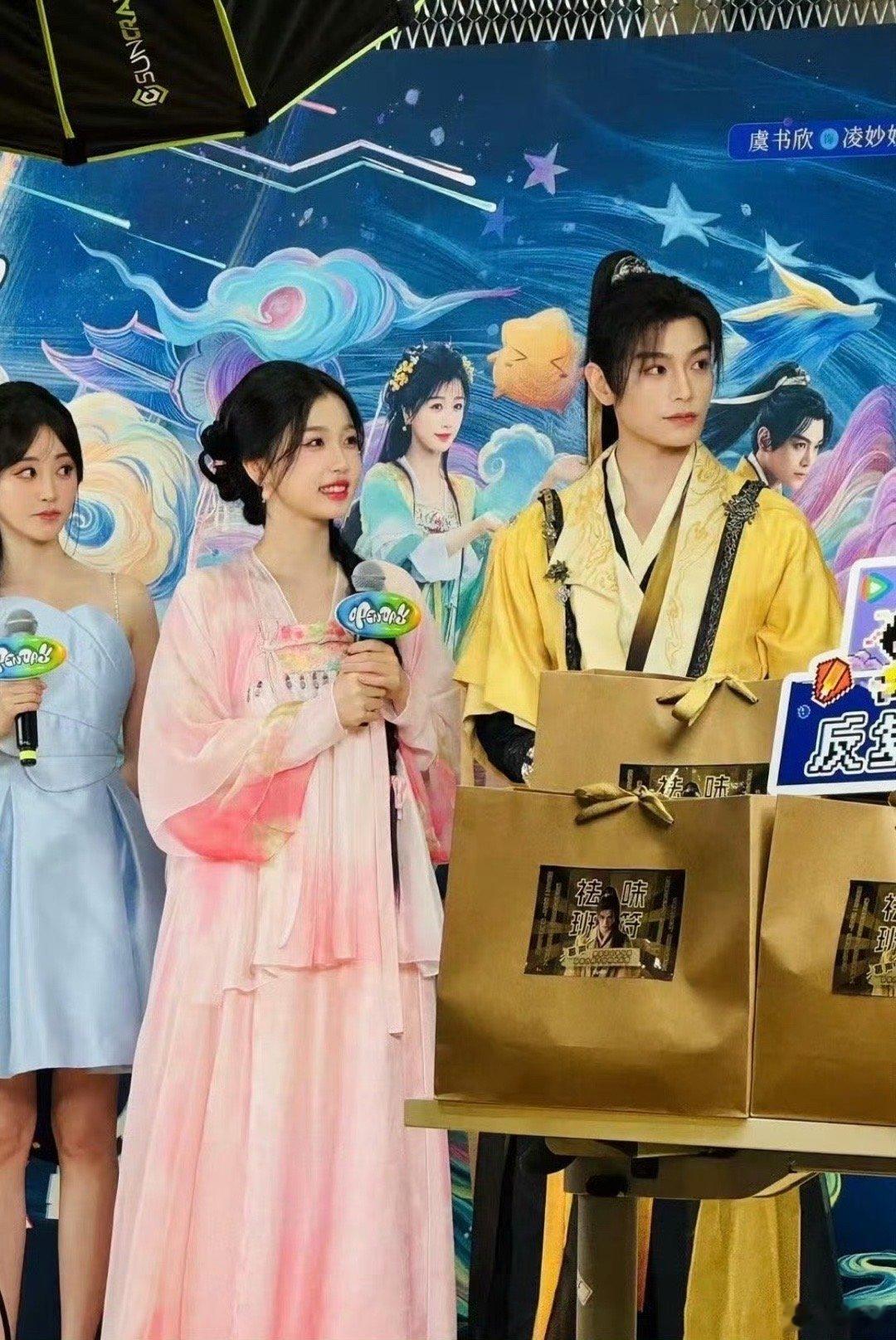 #永夜星河 谁说这戏服不好#永夜星河扫楼全场只有虞书欣和丁禹兮是穿着戏服来的感觉